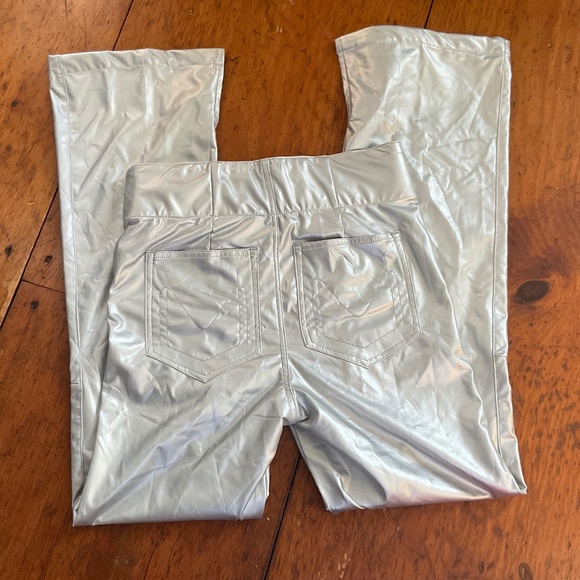 Show Me Your Mumu Silver Nashville Pull On Flares Faux Leather Size Medium - Picture 12 of 13